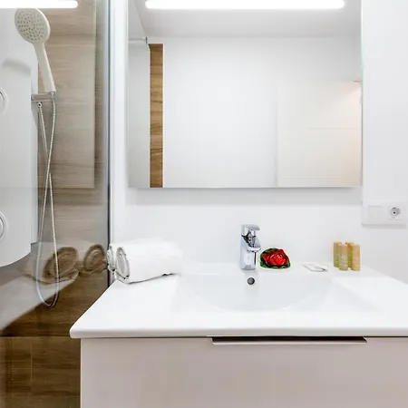 15 Parque San Eugenio Sea View אדחה